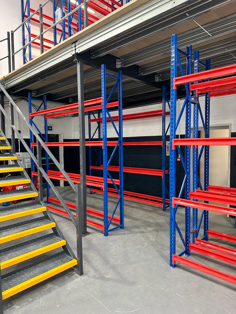 Tyre racking system, mezzanine floor and tyre conveyor