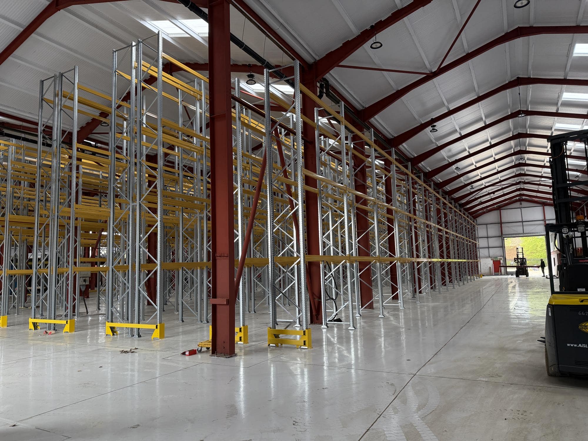 VNA (Very Narrow Aisle) Pallet Racking